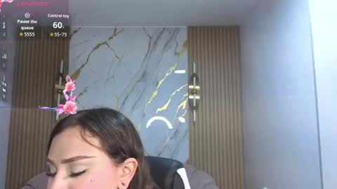 Snapshot of clhoe_b chatting on May 16, 12:59 pm Clhoe online show from May 16, 12:59 pm