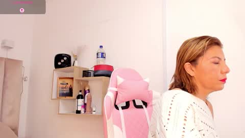 Snapshot of clhoe_johnson_ chatting on October 6, 11:51 am clhoe_johnson_ online show from October 6, 11:51 am