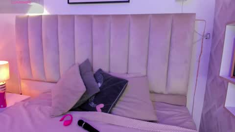 Snapshot of clhoe_johnson_ chatting on October 27, 11:58 am clhoe_johnson_ online show from October 27, 11:58 am