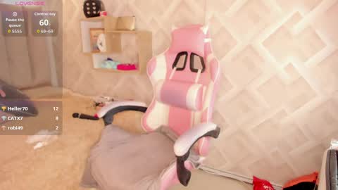 clhoe_johnson_ online show from May 11, 2:45 pm