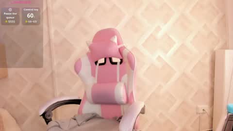 clhoe_johnson_ online show from May 16, 12:04 pm