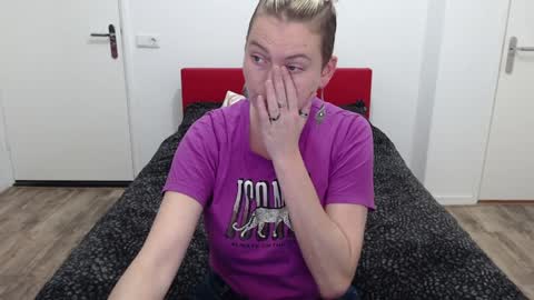 Snapshot of clittytastic chatting on January 7, 7:42 am Syl online show from January 7, 7:42 am