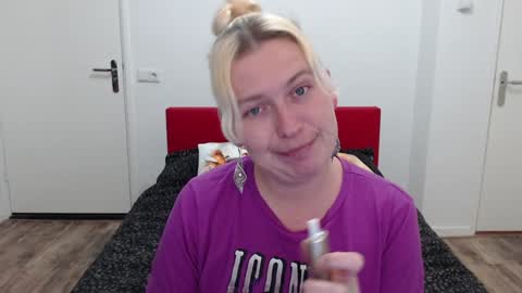 Snapshot of clittytastic chatting on January 19, 6:00 pm Syl online show from January 19, 6:00 pm