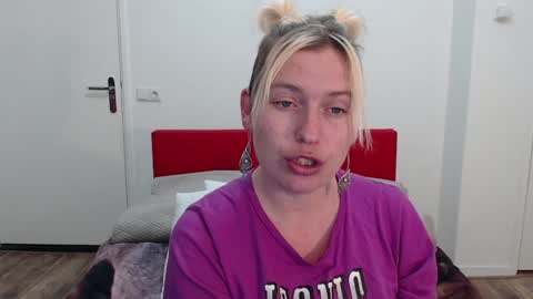 Snapshot of clittytastic chatting on February 4, 12:44 pm Syl online show from February 4, 12:44 pm