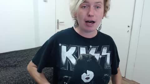 Syl  online show from October 12, 5:34 pm