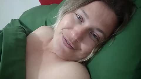 Syl  online show from May 18, 9:42 pm