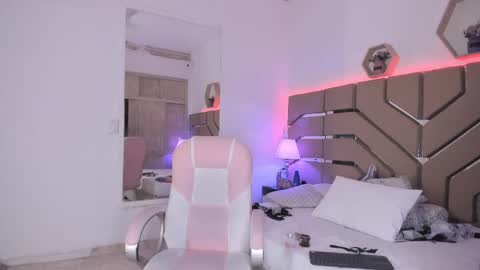Cloe Online de 600 a 1400 online show from March 8, 7:42 pm