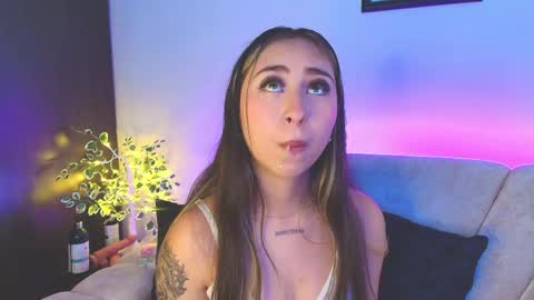 cloe_martinezz_ online show from April 29, 5:41 pm