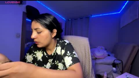 cloe small online show from October 6, 3:48 am