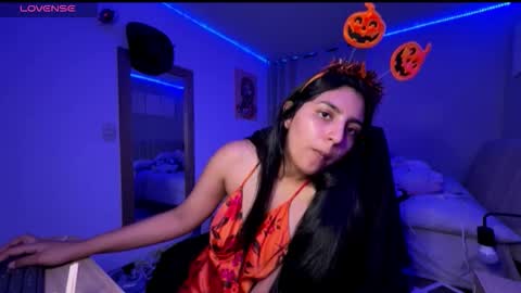 cloe small online show from October 19, 1:06 am