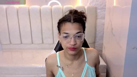 Snapshot of cloe_tx_ chatting on October 10, 7:51 am cloee online show from October 10, 7:51 am