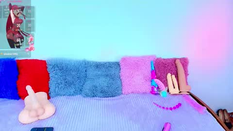 Snapshot of cloee_lovee chatting on March 12, 11:22 pm cloee lovee online show from March 12, 11:22 pm