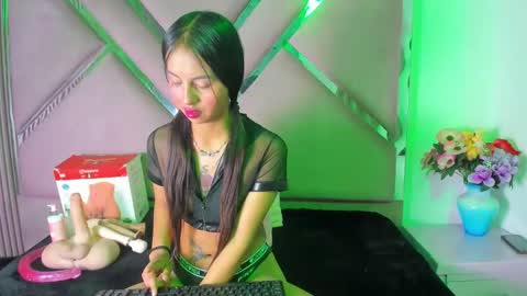 Snapshot of cloemorenti_ chatting on November 12, 1:11 pm CloeMorenti online show from November 12, 1:11 pm