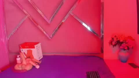 Snapshot of cloemorenti_ chatting on November 24, 3:34 pm CloeMorenti online show from November 24, 3:34 pm