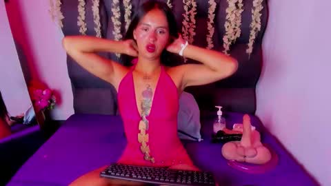 Snapshot of cloemorenti_ chatting on March 29, 2:22 am CloeMorenti online show from March 29, 2:22 am