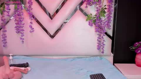 CloeMorenti  online show from June 9, 6:52 pm
