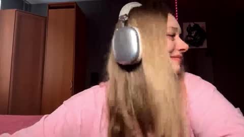 Milla online show from February 18, 1:18 pm