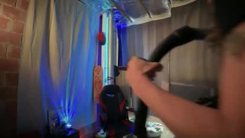 Snapshot of cloudeevee chatting on September 28, 7:36 am CloudEevee online show from September 28, 7:36 am