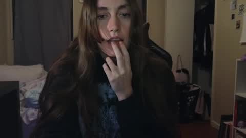 Snapshot of clover_tully chatting on December 22, 9:33 am Clover online show from December 22, 9:33 am