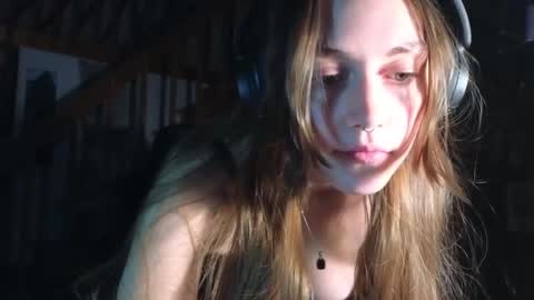 Snapshot of clover_tully chatting on January 16, 8:11 am Clover online show from January 16, 8:11 am