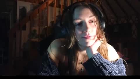 Snapshot of clover_tully chatting on January 23, 10:54 am Clover online show from January 23, 10:54 am