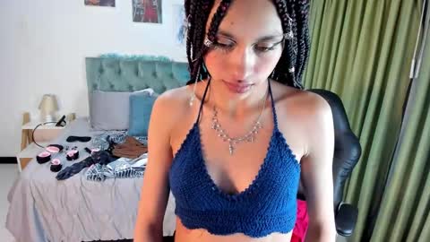 Snapshot of clown_face chatting on February 7, 9:16 am emely dolce online show from February 7, 9:16 am