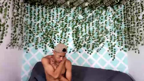 club_latinboys online show from October 12, 4:28 pm