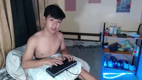 clyde_twinkx online show from May 13, 2:47 pm