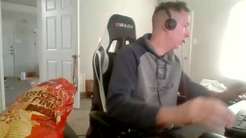 Snapshot of cmypenis chatting on December 9, 10:30 pm Master Bates online show from December 9, 10:30 pm