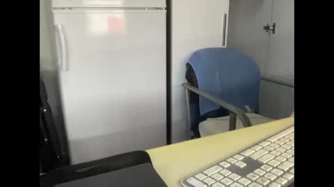 Snapshot of coach_karl chatting on October 26, 12:05 am Coach Karl Porn Star Tip me all the way to my next trip online show from October 26, 12:05 am