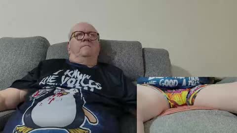 Snapshot of cockneymack51 chatting on October 13, 9:31 am Charlie. online show from October 13, 9:31 am