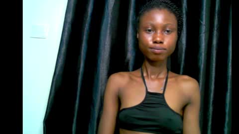 Snapshot of coco_petitqueen chatting on January 16, 8:33 am coco_petitqueen online show from January 16, 8:33 am