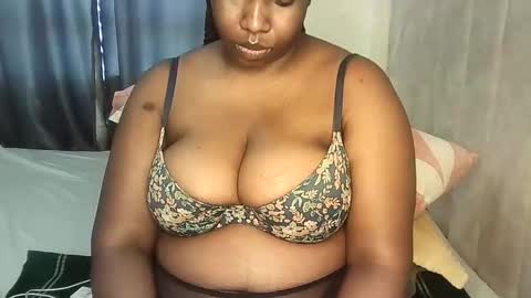 Snapshot of coco_vibes chatting on March 25, 1:28 pm Zuri online show from March 25, 1:28 pm