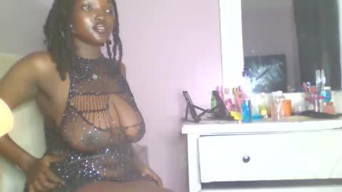 Snapshot of cocoalush_20 chatting on May 2, 12:21 pm CocoaLush 20 online show from May 2, 12:21 pm