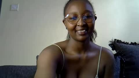 Snapshot of cocobaby_ chatting on March 29, 11:21 am Coco online show from March 29, 11:21 am