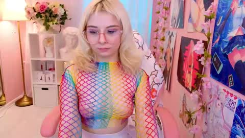 Mia online show from March 11, 4:10 am