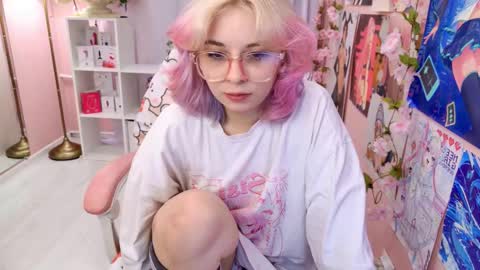 Mia online show from October 11, 1:53 pm