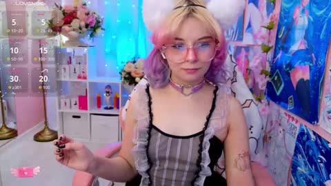 Mia online show from November 15, 9:54 pm