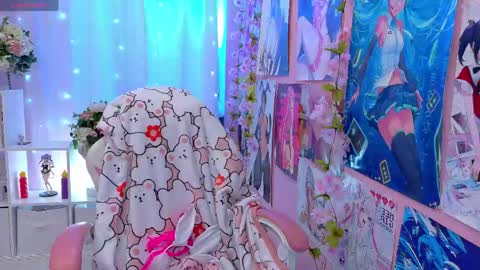 Mia online show from May 2, 2:44 pm