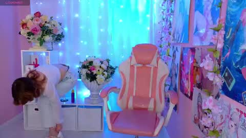 Mia online show from May 7, 3:28 pm