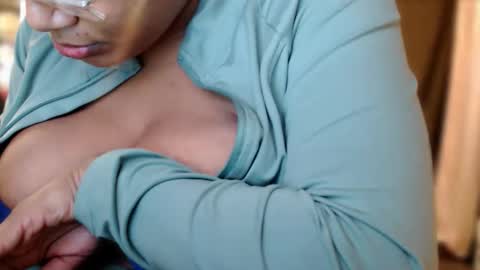 Big Titty Leara online show from November 7, 1:27 am