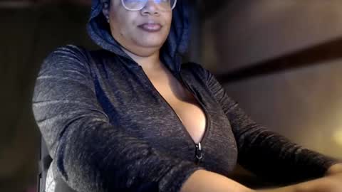 Big Titty Leara online show from June 18, 9:25 am