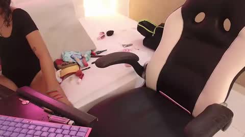 coffe_eyes online show from October 31, 8:37 am