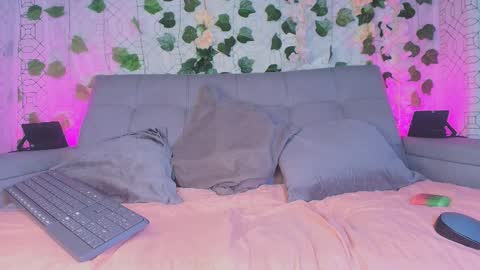 Snapshot of colett_hall chatting on October 4, 12:03 pm colett online show from October 4, 12:03 pm