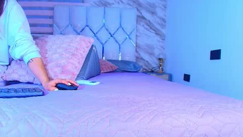 colett online show from February 17, 11:50 am