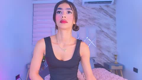 Snapshot of colett_hall chatting on April 14, 12:00 pm colett online show from April 14, 12:00 pm