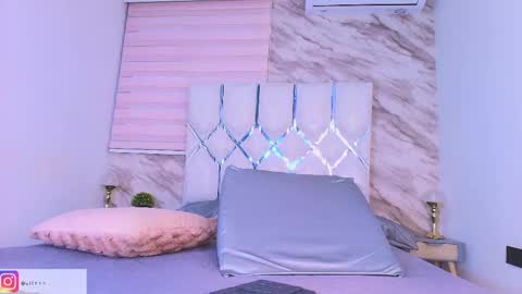 Snapshot of colett_hall chatting on April 18, 12:20 pm colett online show from April 18, 12:20 pm