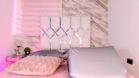 Snapshot of colett_hall chatting on April 23, 11:53 am colett online show from April 23, 11:53 am