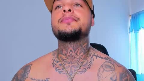 colin_fox1 online show from March 18, 6:33 pm