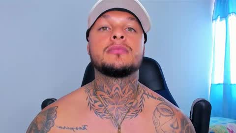 colin_fox1 online show from March 21, 4:54 pm